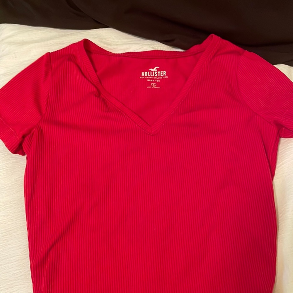 hollister cropped tee